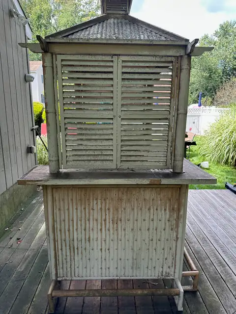 Tiki Hut before